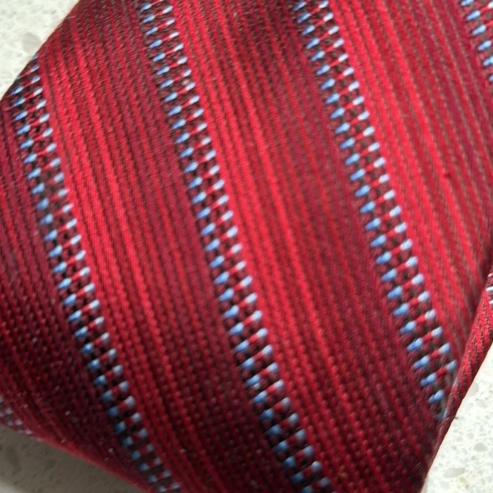 Enro Platinum Red/Blue striped silk tie Men’s length 62.5” ombré‎ stripe
